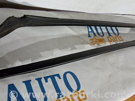 ФОТО Молдинг лобового скла правий для Volvo V90 Киев