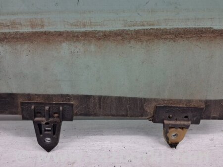 ФОТО Стекло двери переднее правое для Nissan Navara D40 Киев