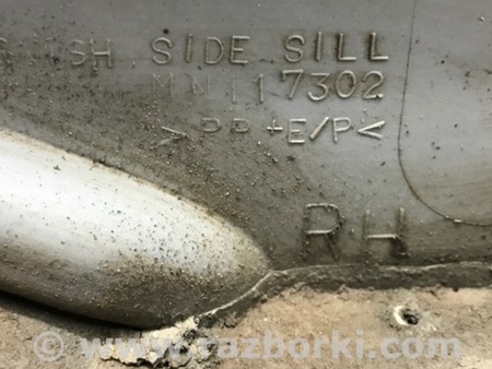 ФОТО Накладка порога внешняя правая для Mitsubishi Pajero Wagon 3 Киев