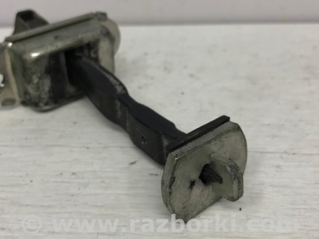 ФОТО Ограничитель двери задний правый для Nissan Navara D40 Киев