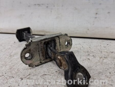 ФОТО Ограничитель двери передний правый для Nissan Navara D40 Киев