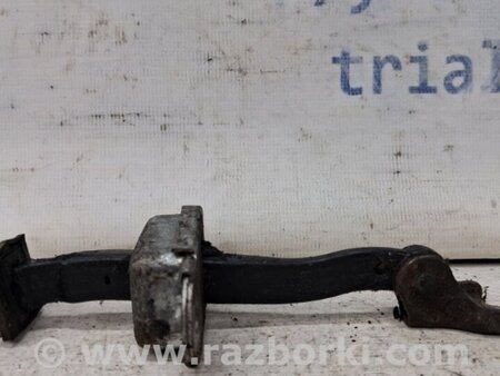 ФОТО Ограничитель двери передний левый для Nissan Navara D40 Киев