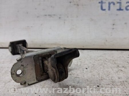 ФОТО Ограничитель двери задний правый для Nissan Navara D40 Киев