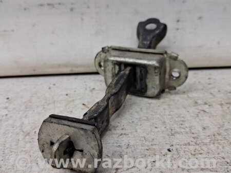 ФОТО Ограничитель двери задний правый для Nissan Navara D40 Киев