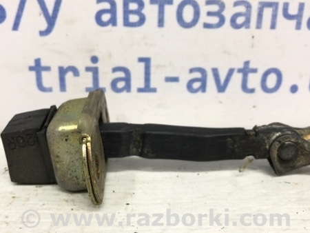 ФОТО Ограничитель двери передний правый для Mitsubishi Pajero Wagon 3 Киев