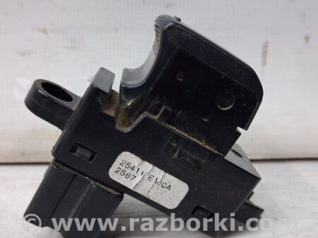 ФОТО Кнопка стеклоподъемника для Nissan Navara D40 Киев