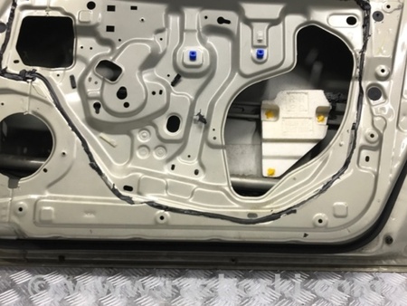 ФОТО Дверь передняя правая для Nissan Tiida/Versa C11 Киев