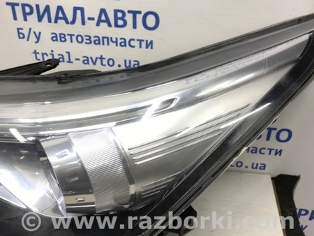 ФОТО Фара левая галоген Рестайлинг для Toyota Avensis T270 (10.2008-12.2012) Киев