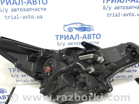 ФОТО Фара левая галоген Рестайлинг для Toyota Avensis T270 (10.2008-12.2012) Киев