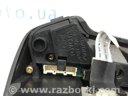 ФОТО Кнопки руля для Toyota Avensis T250 (02.2003-10.2009) Киев
