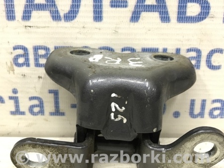 ФОТО Петля двери задней правой верхняя для Toyota Avensis T250 (02.2003-10.2009) Київ