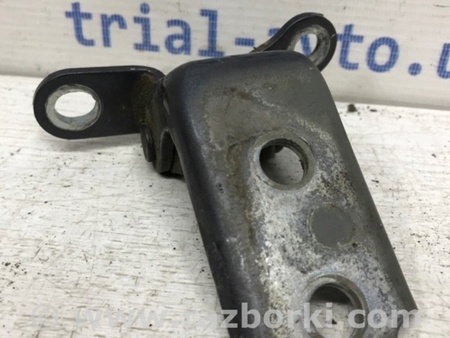 ФОТО Петля двери задней правой нижняя для Toyota Avensis T250 (02.2003-10.2009) Київ