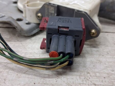 ФОТО Стеклоподъемник задний правый для Toyota Avensis T250 (02.2003-10.2009) Київ