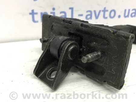 ФОТО Ограничитель двери передний правый для Toyota Avensis T250 (02.2003-10.2009) Киев