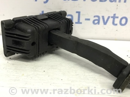 ФОТО Ограничитель двери передний правый для Toyota Avensis T250 (02.2003-10.2009) Киев