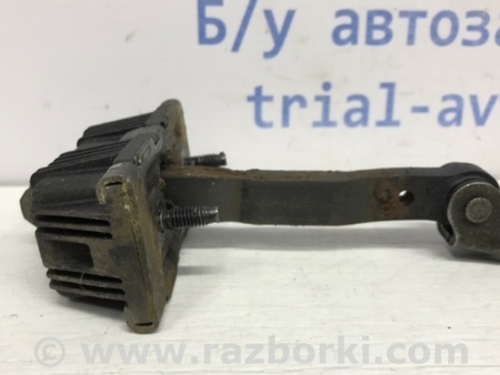 ФОТО Ограничитель двери передний правый для Toyota Avensis T250 (02.2003-10.2009) Киев