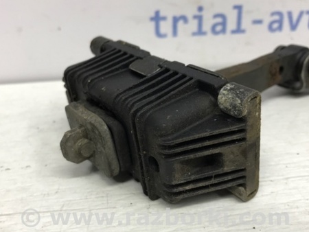 ФОТО Ограничитель двери передний правый для Toyota Avensis T250 (02.2003-10.2009) Киев