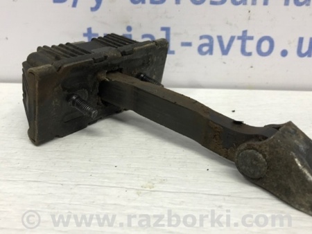 ФОТО Ограничитель двери передний левый для Toyota Avensis T250 (02.2003-10.2009) Київ