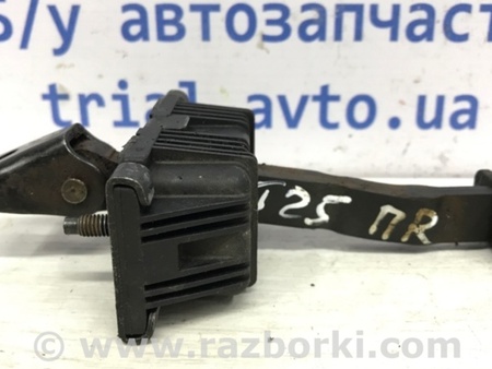 ФОТО Ограничитель двери передний правый для Toyota Avensis T250 (02.2003-10.2009) Киев
