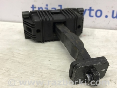 ФОТО Ограничитель двери задний правый для Toyota Avensis T250 (02.2003-10.2009) Киев