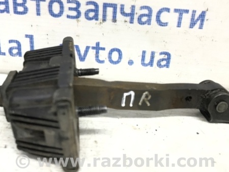 ФОТО Ограничитель двери передний правый для Toyota Avensis T250 (02.2003-10.2009) Киев