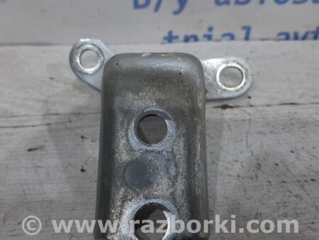 ФОТО Петля двери задней левой нижняя для Toyota Avensis T250 (02.2003-10.2009) Киев