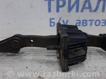 ФОТО Ограничитель двери передний левый для Toyota Avensis T250 (02.2003-10.2009) Киев