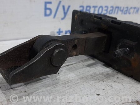 ФОТО Ограничитель двери передний левый для Toyota Avensis T250 (02.2003-10.2009) Киев