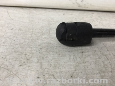ФОТО Амортизатор крышки багажника для Mazda 3 BK (2003-2009) (I) Київ