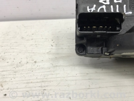 ФОТО Замок двери передний правый для Nissan Tiida/Versa C11 Киев