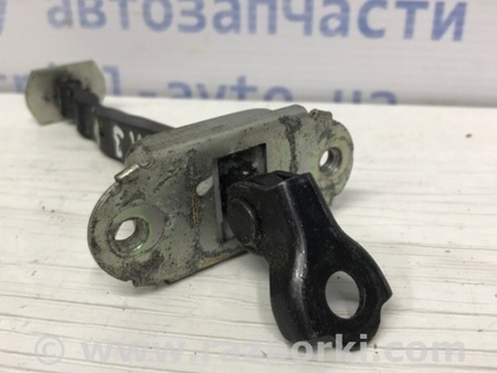 ФОТО Ограничитель двери задний правый для Nissan Tiida/Versa C11 Київ