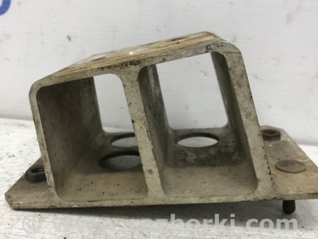 ФОТО Кронштейн усилителя заднего бампера для Toyota RAV-4 (05-12) Київ