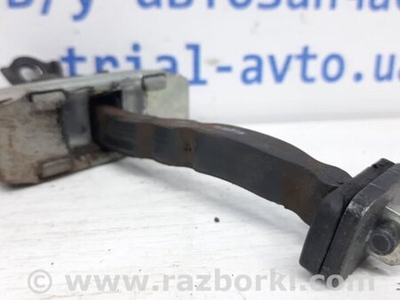 ФОТО Ограничитель двери передний правый для Toyota Avensis T270 (10.2008-12.2012) Киев