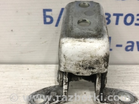 ФОТО Петля двери задней правой нижняя для Toyota Avensis T270 (10.2008-12.2012) Киев