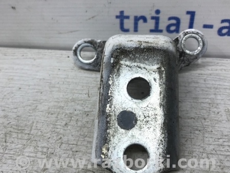 ФОТО Петля двери задней правой нижняя для Toyota Avensis T270 (10.2008-12.2012) Киев