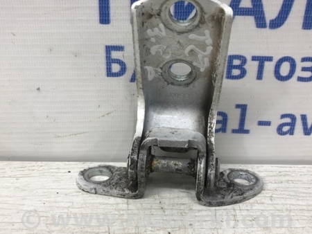 ФОТО Петля двери задней правой нижняя для Toyota Avensis T270 (10.2008-12.2012) Киев