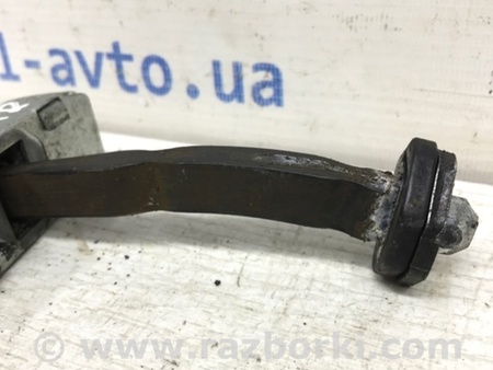 ФОТО Ограничитель двери задний правый для Toyota Avensis T270 (10.2008-12.2012) Киев