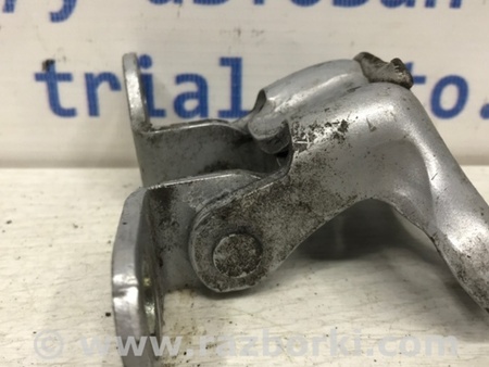 ФОТО Петля двери задней левой нижняя для Toyota Avensis T270 (10.2008-12.2012) Киев