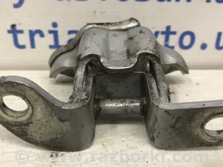 ФОТО Петля двери задней левой нижняя для Toyota Avensis T270 (10.2008-12.2012) Киев