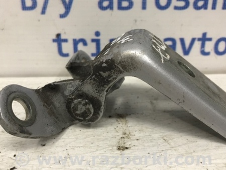 ФОТО Петля двери задней левой верхняя для Toyota Avensis T270 (10.2008-12.2012) Киев