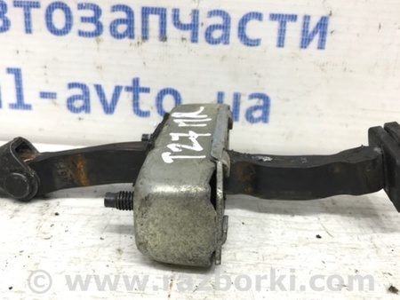 ФОТО Ограничитель двери передний правый для Toyota Avensis T270 (10.2008-12.2012) Киев
