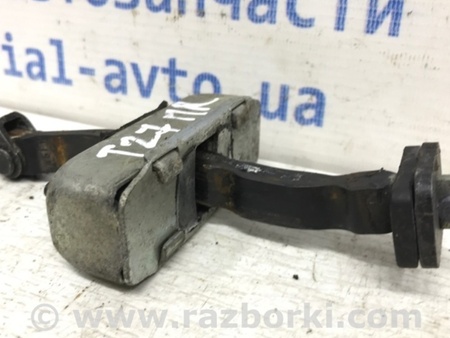 ФОТО Ограничитель двери передний правый для Toyota Avensis T270 (10.2008-12.2012) Киев