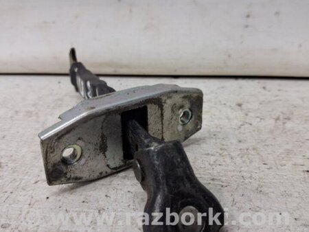 ФОТО Ограничитель двери передний правый для Toyota RAV-4 (15-18) Киев