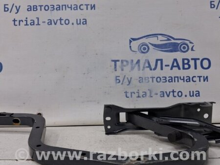 ФОТО Петля крышки багажника левая для Mazda 3 BM/BN (2013-2019) (III) Киев