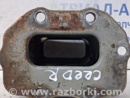 ФОТО Кронштейн усилителя переднего бампера для KIA Ceed Киев