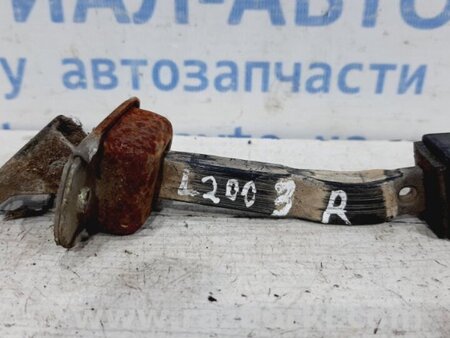 ФОТО Ограничитель двери задний правый для Mitsubishi L200 (06-14) Киев