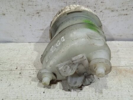 ФОТО Бачок главного тормозного цилиндра для Mitsubishi L200 (06-14) Киев