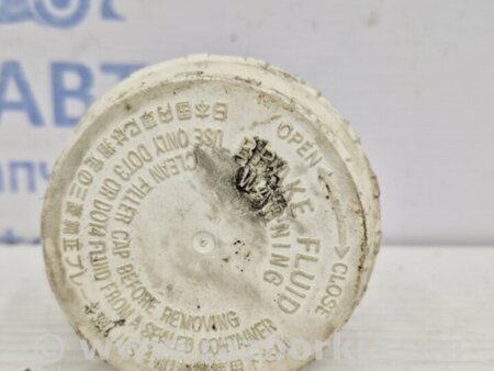 ФОТО Бачок главного тормозного цилиндра для Mitsubishi L200 (06-14) Киев