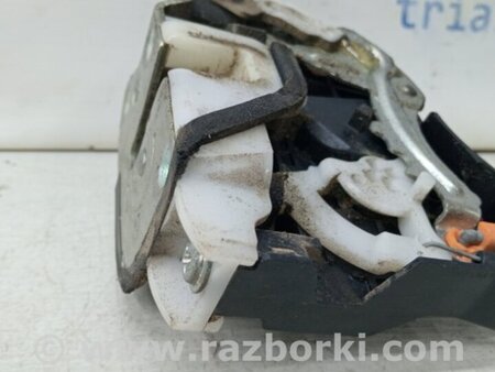 ФОТО Замок двери задний правый для Mitsubishi L200 (06-14) Киев