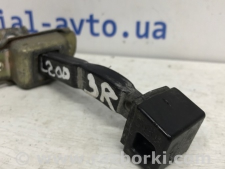 ФОТО Ограничитель двери задний правый для Mitsubishi L200 (06-14) Киев